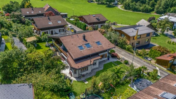 Immobilie in Schattdorf - Doppeleinfamilienhaus mit atemberaubender Panoramaaussicht - Bild 11