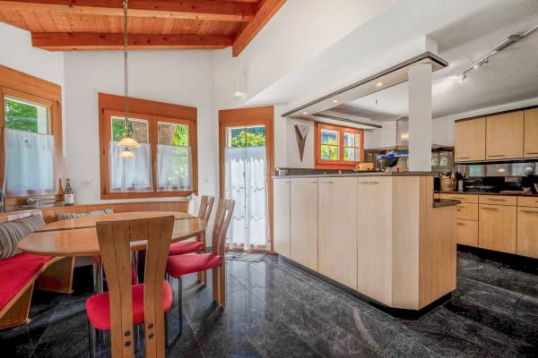 Immobilie in Schattdorf - Doppeleinfamilienhaus mit atemberaubender Panoramaaussicht - Bild 4