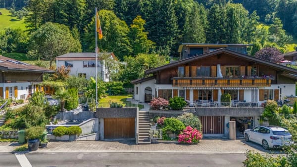 Immobilie in Schattdorf - Doppeleinfamilienhaus mit atemberaubender Panoramaaussicht - Bild 9