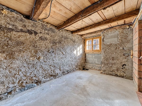 Immobilie in Sarreyer - Chalet à rénover – L'âme d'une grange alpine à Sarreyer - Bild 12