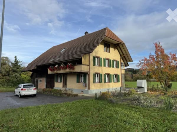 Immobilie in Madiswil - Charmantes 9-Zimmer-Bauernhaus in Madiswil – Juwel mit viel Potenzial - Bild 0