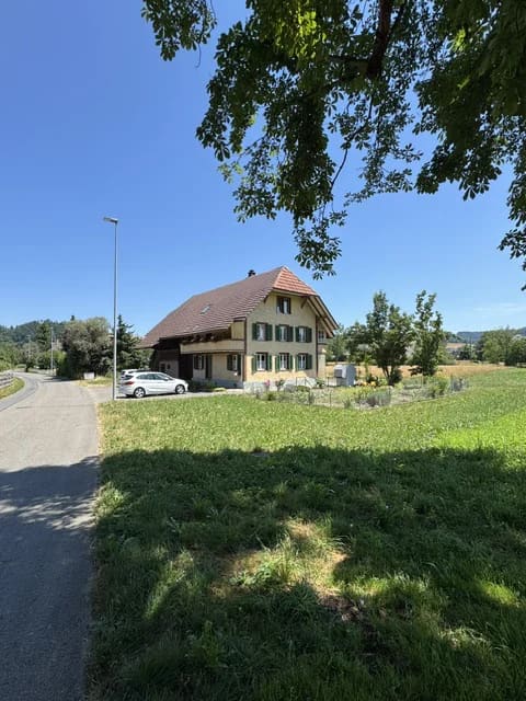 Immobilie in Madiswil - Charmantes 9-Zimmer-Bauernhaus in Madiswil – Juwel mit viel Potenzial - Bild 1
