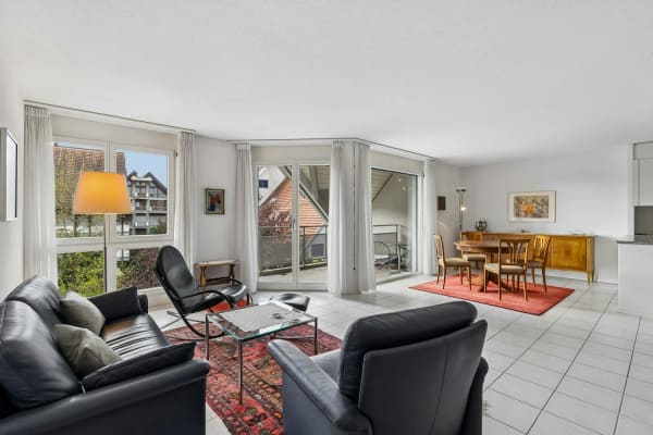 Immobilie in Hombrechtikon - GrosszÃ¼gige 3Â½-Zimmer-Eigentumswohnung mit zwei Balkonen - Bild 0