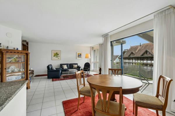 Immobilie in Hombrechtikon - GrosszÃ¼gige 3Â½-Zimmer-Eigentumswohnung mit zwei Balkonen - Bild 1