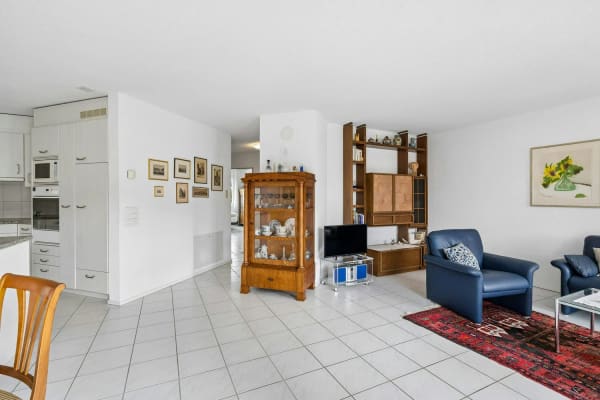 Immobilie in Hombrechtikon - GrosszÃ¼gige 3Â½-Zimmer-Eigentumswohnung mit zwei Balkonen - Bild 2