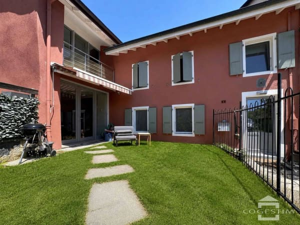 Immobilie in Essertines-sur-rolle - Maison mitoyenne de 7.5 piÃ¨ces avec jardin et jardin d'hiver - Bild 0