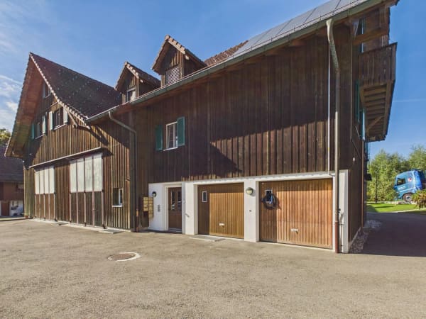 Immobilie in Madetswil - SÃ¼dwest-Terrasse (22 mÂ²), FernwÃ¤rme, Garagenbox, Aussenparkplatz & Eigener GemÃ¼segarten in Madetswil! - Bild 0