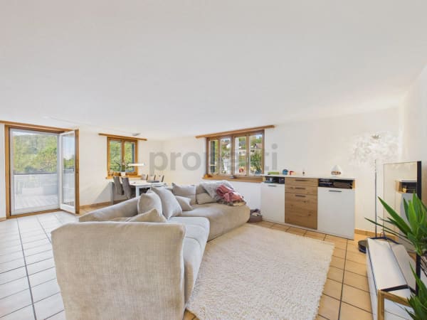 Immobilie in Madetswil - SÃ¼dwest-Terrasse (22 mÂ²), FernwÃ¤rme, Garagenbox, Aussenparkplatz & Eigener GemÃ¼segarten in Madetswil! - Bild 1