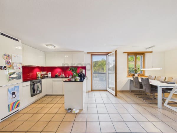 Immobilie in Madetswil - SÃ¼dwest-Terrasse (22 mÂ²), FernwÃ¤rme, Garagenbox, Aussenparkplatz & Eigener GemÃ¼segarten in Madetswil! - Bild 3