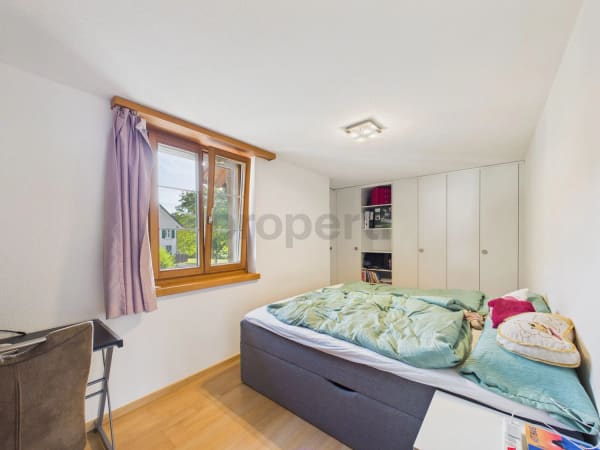 Immobilie in Madetswil - SÃ¼dwest-Terrasse (22 mÂ²), FernwÃ¤rme, Garagenbox, Aussenparkplatz & Eigener GemÃ¼segarten in Madetswil! - Bild 5