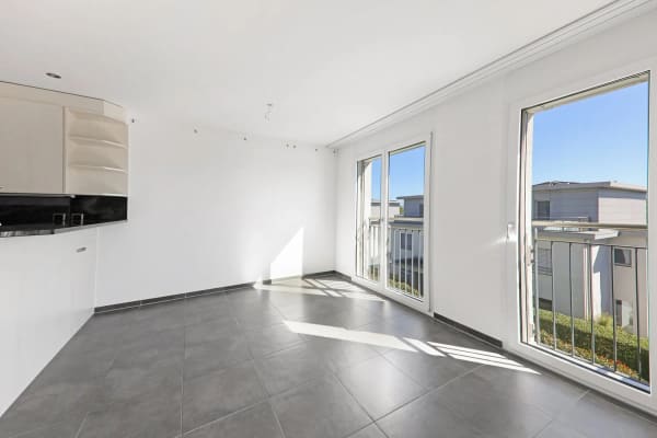Immobilie in Schwerzenbach - Moderne 3.5-Zimmerwohnung mit grossem Balkon nach Süden in Schwerzenbach - Bild 2