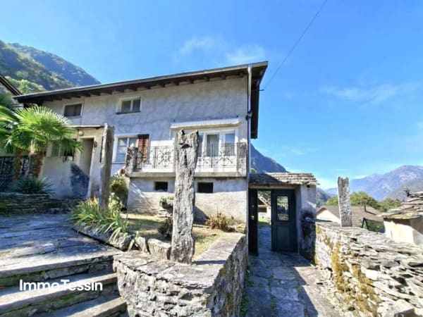 Immobilie in Aurigeno - Maggiatal: Charmantes & grosses Rustico mit traumhaftem Garten und Weitsicht ins Maggiatal - Bild 2