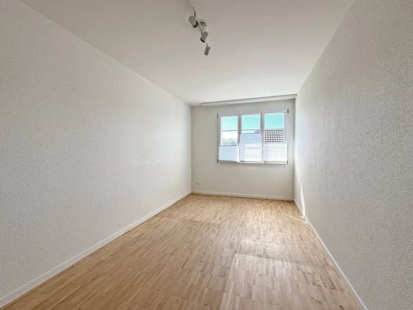 Immobilie in Thalheim An Der Thur - Grosszügige, durchdachte 4 ½-Zimmer- Wohnung, ruhiges Wohnquartier, inkl. 2 Tiefgaragenplätze - Bild 3