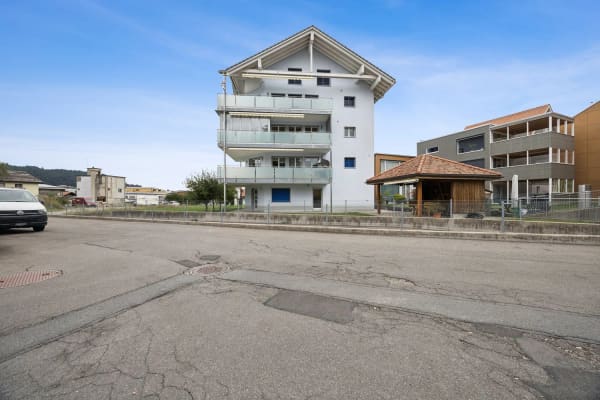 Immobilie in Einsiedeln - Hochwertiges Wohnen auf zwei Ebenen - Bild 1
