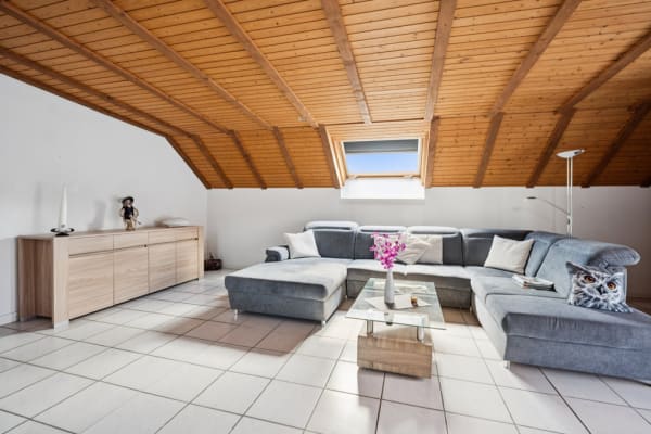Immobilie in Thürnen - 5.5-Zimmer-Eigentumswohnung im Dachgeschoss mit Aussicht - Bild 1