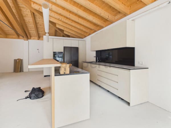 Immobilie in Brissago - Ampia Metratura, Palazzina Restaurata a Nuovo // GrosszÃ¼gige WohnflÃ¤che, Komplett Saniert! - Bild 3
