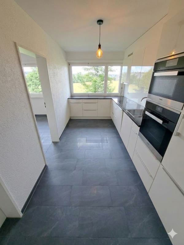 Immobilie in Therwil - Charmante 4.5-Zimmer-Wohnung mit Balkon und schÃ¶ner Aussicht in Therwil - Bild 1