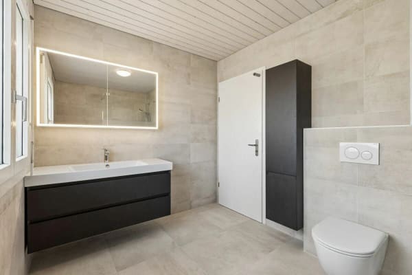Immobilie in Cordast - Modernisiertes 4.5-Zimmer-Einfamilienhaus mit familienfreundlichem Umschwung - Bild 11