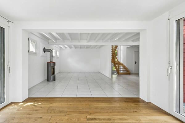 Immobilie in Cordast - Modernisiertes 4.5-Zimmer-Einfamilienhaus mit familienfreundlichem Umschwung - Bild 3