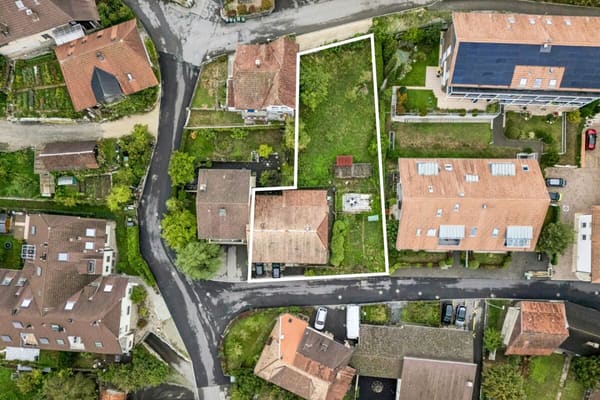 Immobilie in Lengnau Be - Doppeleinfamilienhaus auf grossem Grundstück mit Ausbaureserven - Bild 1