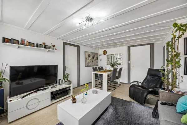 Immobilie in Lengnau Be - Doppeleinfamilienhaus auf grossem Grundstück mit Ausbaureserven - Bild 3
