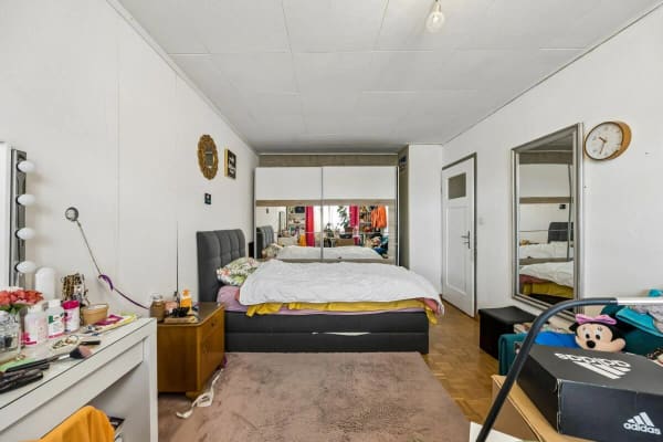 Immobilie in Lengnau Be - Doppeleinfamilienhaus auf grossem Grundstück mit Ausbaureserven - Bild 8