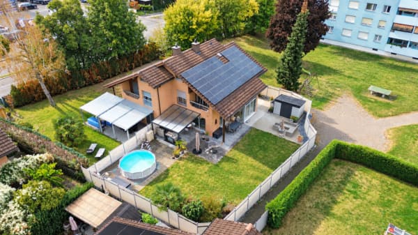 Immobilie in Däniken So - Attraktives 4.5 Zimmer Doppeleinfamilienhaus mit grossem Garten - Bild 0