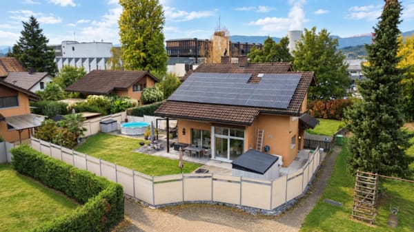 Immobilie in Däniken So - Attraktives 4.5 Zimmer Doppeleinfamilienhaus mit grossem Garten - Bild 1
