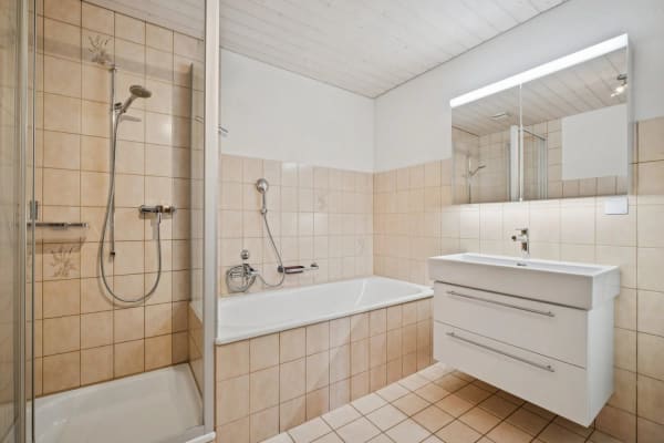 Immobilie in Aesch - Wohnen auf zwei Etagen: Helle Maisonette im Dorfzentrum - Bild 7
