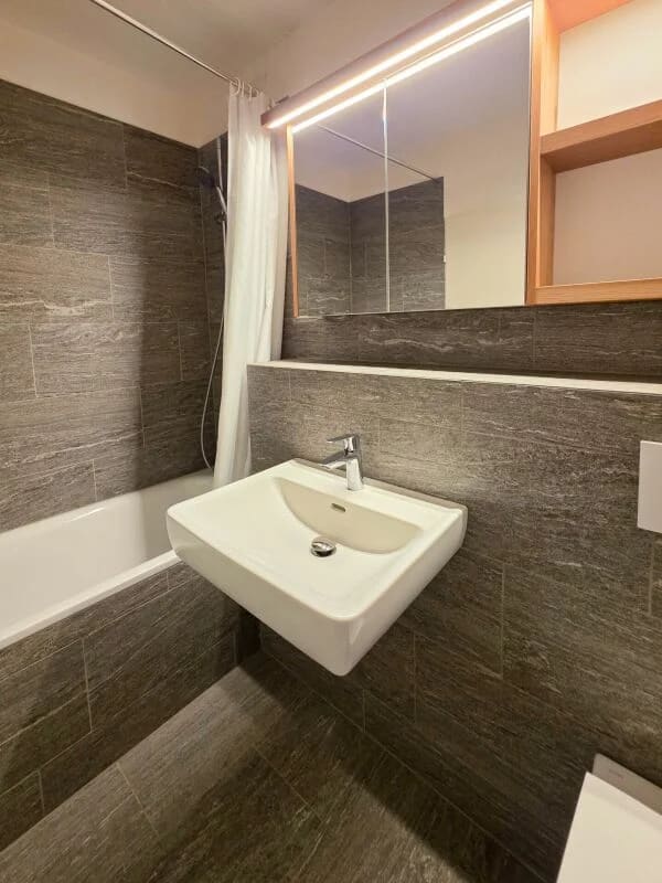 Immobilie in Bivio - Renovierte 2Â½-Zimmer-Ferienwohnung im 1. OG in nÃ¤chster NÃ¤he zu der Bergbahnstation - Bild 9