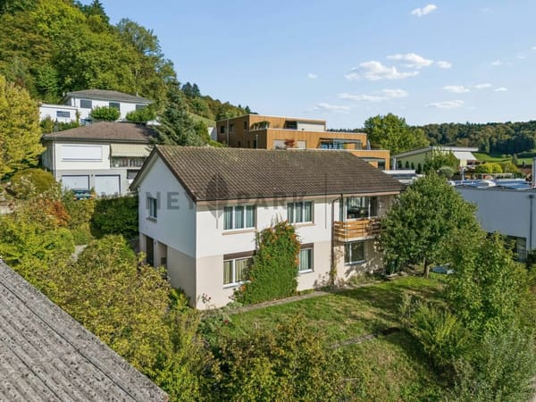 Immobilie in Muhen - 7.5-Zimmer-Einfamilienhaus mit unverbaubarer Weitsicht - Bild 0