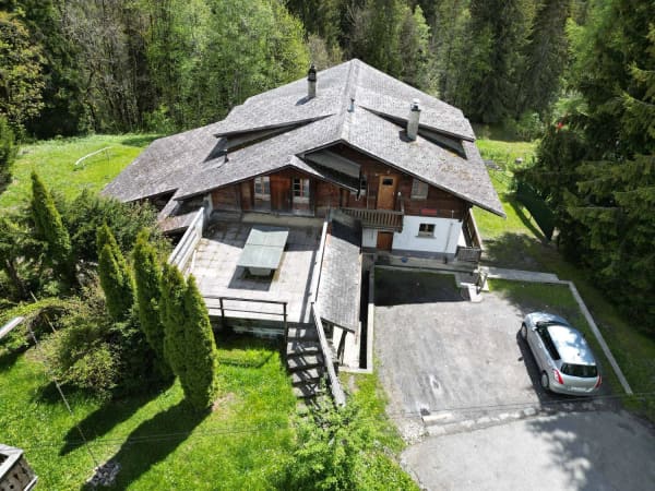 Immobilie in Les Diablerets - Authentique chalet de montagne avec vaste capacitÃ© d'hÃ©bergement - Bild 1