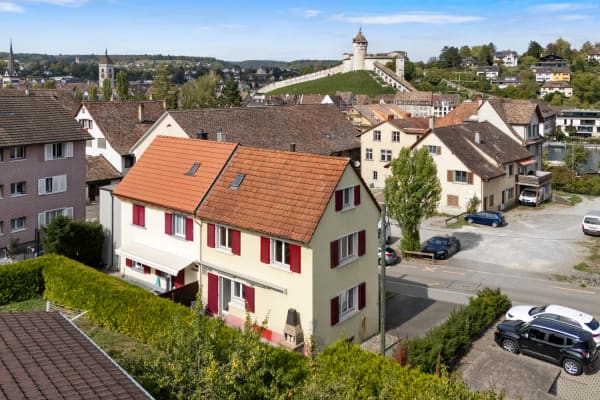 Immobilie in Feuerthalen - Charmantes Eigenheim mit sonnigem Aussenbereich an zentraler Lage - Bild 0