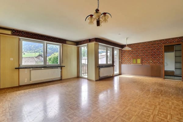 Immobilie in Schwarzsee - Charmante 4,5-Zimmer-Stockwerkeigentumswohnung mit Balkon und Garage - Bild 1