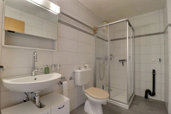 Immobilie in Schwarzsee - Charmante 4,5-Zimmer-Stockwerkeigentumswohnung mit Balkon und Garage - Bild 8