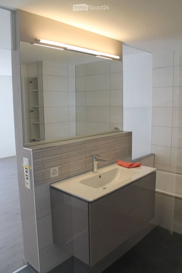 Immobilie in Lommiswil - GrosszÃ¼gige 6.5-Zimmer-Terrassenwohnung mit Panoramablick in Lommiswil - Bild 7