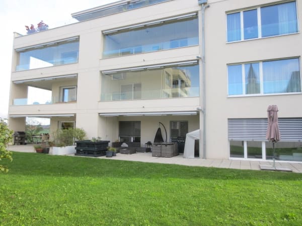 Immobilie in Wünnewil - Wunderschöne  3 1/2 Zimmer-Wohnung im Erdgeschoss mit grosser Terrasse und Grünfläche - Bild 0