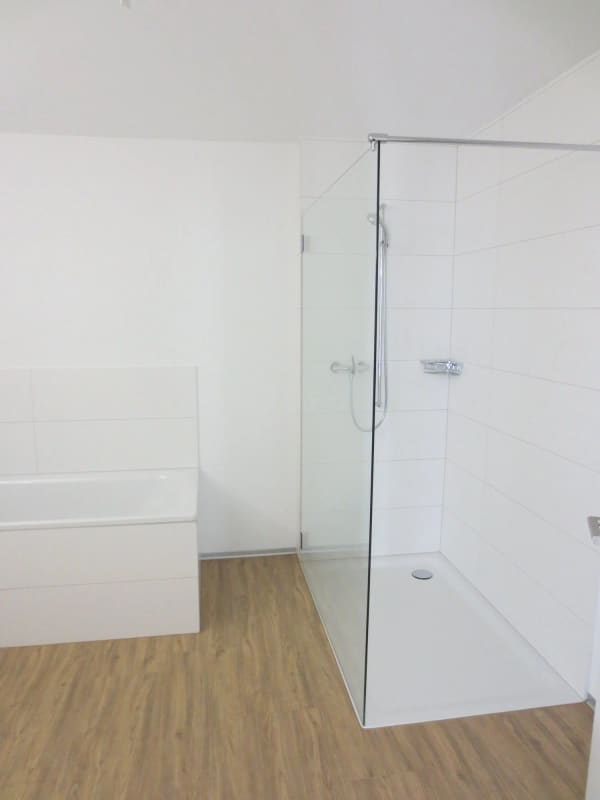 Immobilie in Wünnewil - Wunderschöne  3 1/2 Zimmer-Wohnung im Erdgeschoss mit grosser Terrasse und Grünfläche - Bild 5