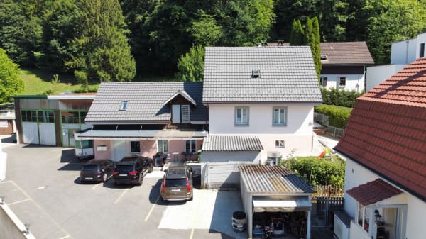 Immobilie in Kollbrunn - 2 HÃ¤user mit 8-Zimmer und grosser Terrasse in Kollbrunn zu verkaufen - Bild 0