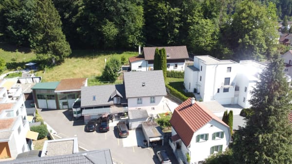 Immobilie in Kollbrunn - 2 HÃ¤user mit 8-Zimmer und grosser Terrasse in Kollbrunn zu verkaufen - Bild 1