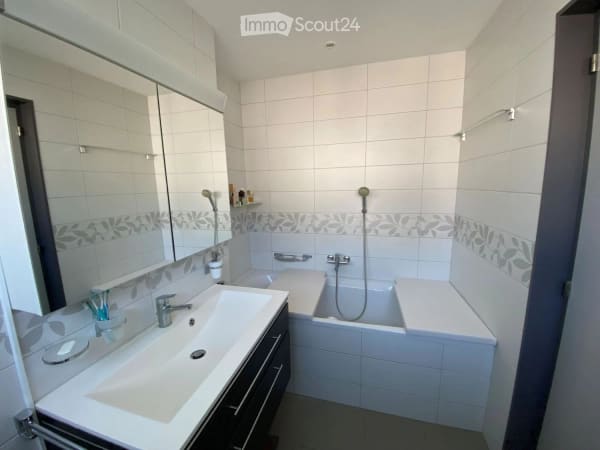 Immobilie in Granges-paccot - Attique de 4,5 piÃ¨ces avec terrasse privÃ©e de 45 mÂ² | 4,5-Zimmer-Attika mit privater Dachterrasse - Bild 4