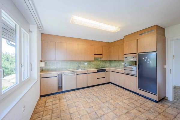 Immobilie in Rubigen - GROSSZÃœGIGES 8.5 ZIMMER EINFAMILIENHAUS MIT POOL IN RUBIGEN - Bild 2