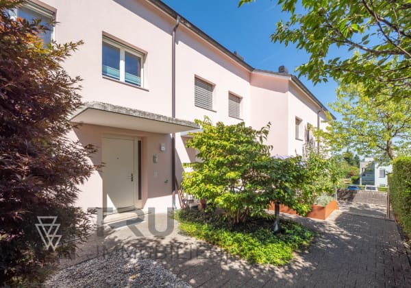 Immobilie in Samstagern - Familienfreundlich wohnen mit Garten und Dachterrasse - Bild 0