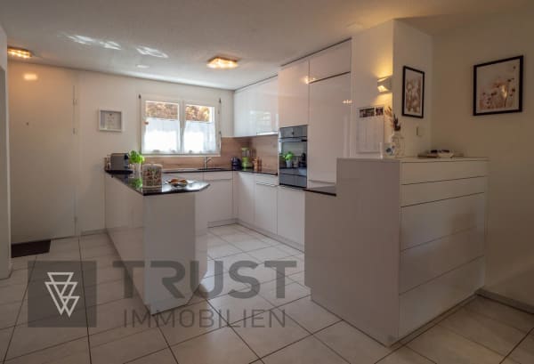 Immobilie in Samstagern - Familienfreundlich wohnen mit Garten und Dachterrasse - Bild 1