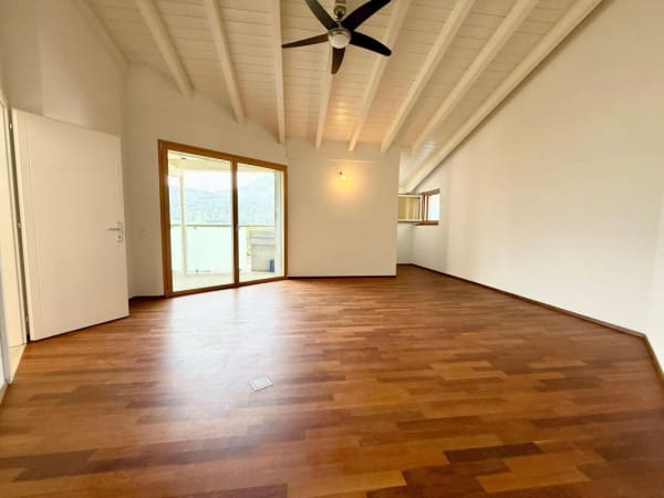 Immobilie in Cugnasco - Zweifamilienhaus mit 5.5-Zimmer-Wohnung + 2-Zimmer-Wohnung, grossem PrivatgrundstÃ¼ck, 4 ParkplÃ¤tzen und Solarpanels - Bild 11