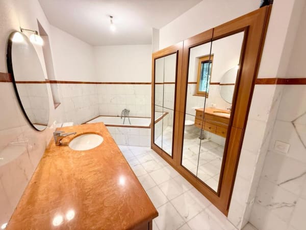 Immobilie in Cugnasco - Zweifamilienhaus mit 5.5-Zimmer-Wohnung + 2-Zimmer-Wohnung, grossem PrivatgrundstÃ¼ck, 4 ParkplÃ¤tzen und Solarpanels - Bild 12