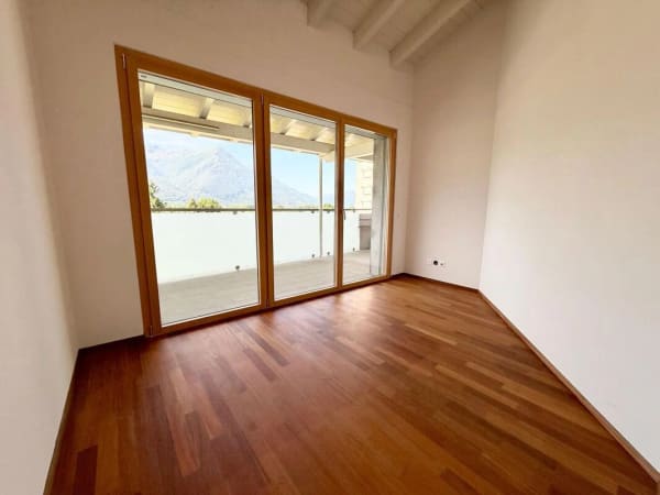 Immobilie in Cugnasco - Zweifamilienhaus mit 5.5-Zimmer-Wohnung + 2-Zimmer-Wohnung, grossem PrivatgrundstÃ¼ck, 4 ParkplÃ¤tzen und Solarpanels - Bild 13