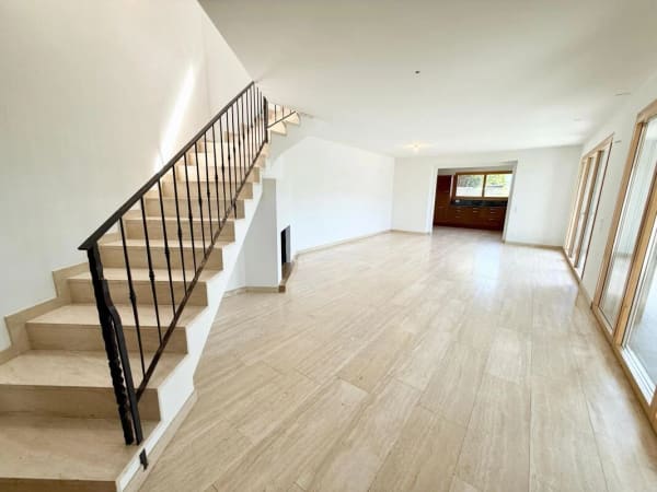 Immobilie in Cugnasco - Zweifamilienhaus mit 5.5-Zimmer-Wohnung + 2-Zimmer-Wohnung, grossem PrivatgrundstÃ¼ck, 4 ParkplÃ¤tzen und Solarpanels - Bild 9