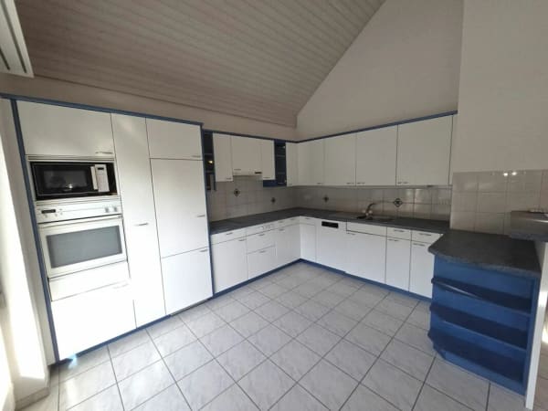 Immobilie in Dussnang - Zu verkaufen an der Haushaldenstrasse 2a in 8374 Dussnang; grosse 5½ Zi.-Dachwohnung, an ruhiger, sonniger Lage /nur 2 Gehminute bis ÖV ! - Bild 3