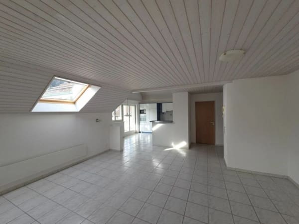Immobilie in Dussnang - Zu verkaufen an der Haushaldenstrasse 2a in 8374 Dussnang; grosse 5½ Zi.-Dachwohnung, an ruhiger, sonniger Lage /nur 2 Gehminute bis ÖV ! - Bild 4